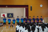 ４