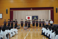 ７