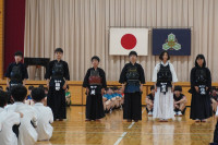 ９